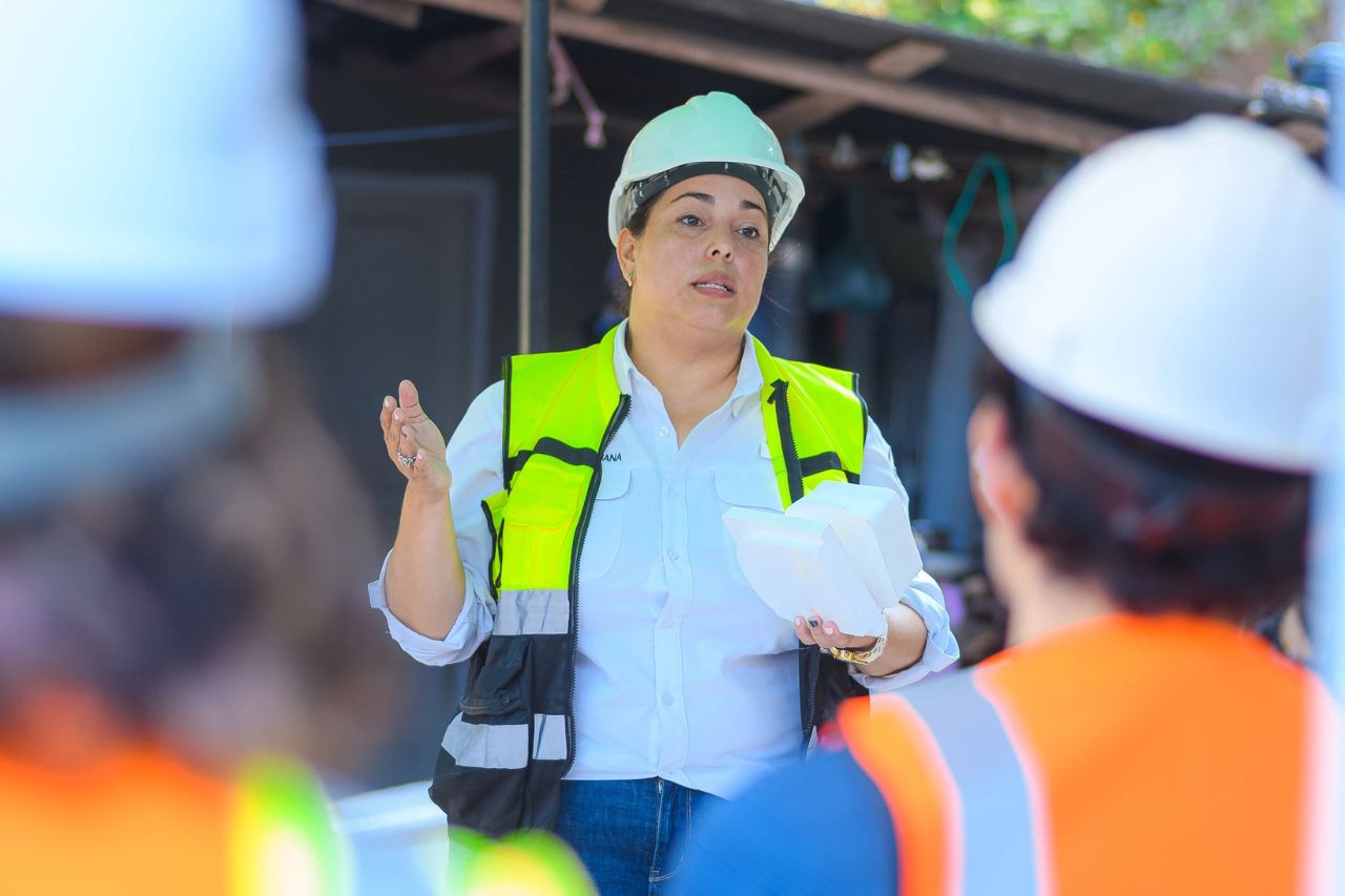 Ing. Janania Viana durante la capacitación del sistema constructivo ICF para estudiantes de ingeniería.