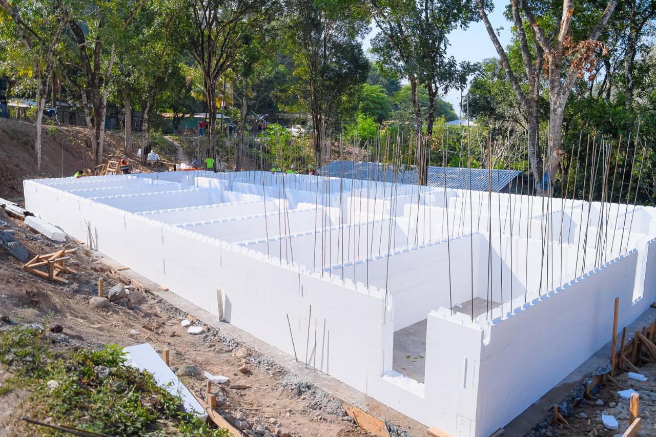 Obra comunitaria en Honduras que refleja el impacto social de la colaboración entre Formas Térmicas e IHB.